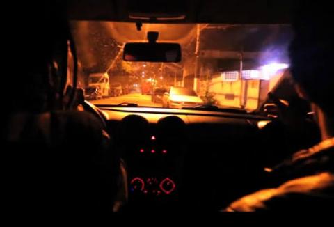 interior de carro em cena de o rato roeu #paratodosverem 