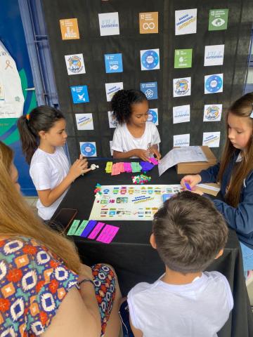 Alunos participam de projetos pedagógicos. #Paratodosverem.