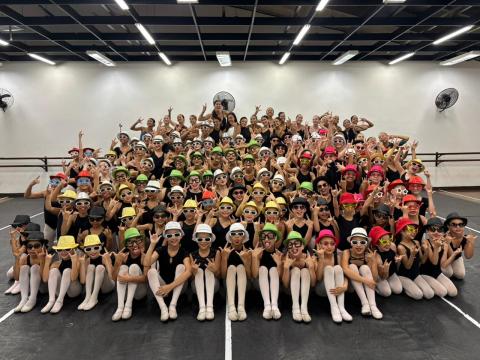 bailarinas reunidas #paratodosverem 