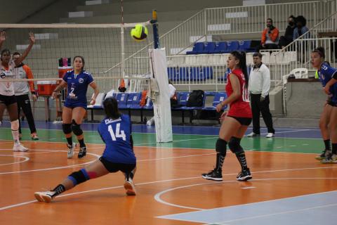 Partida de volei #paratodosverem