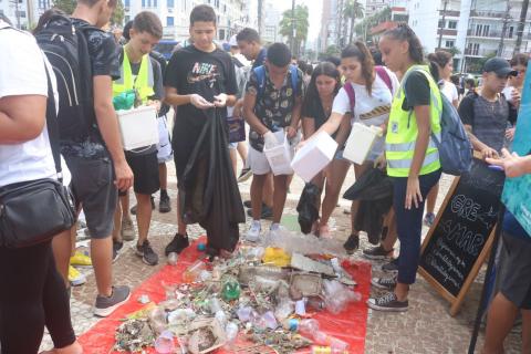 material recolhido é reunido #paratodosverem