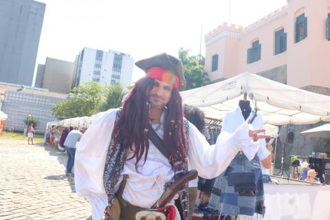 pirata se apresentando #paratodosverem