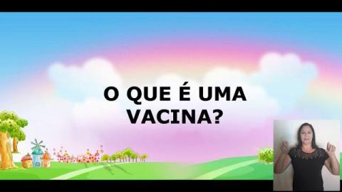 em cena do vídeo, aparece o que é uma vacina e mulher falando #paratodosverem