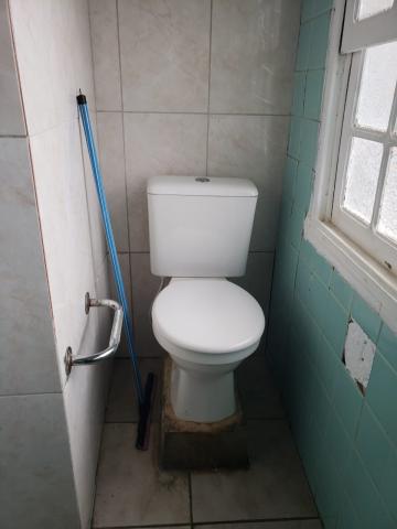 banheiro com suporte inadequeado #paratodosverem 