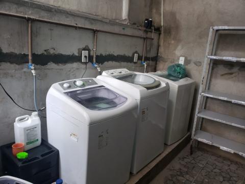 3 máquinas de lavar #paratodosverem