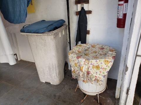 lavanderia em estado precário #paratodosverem  