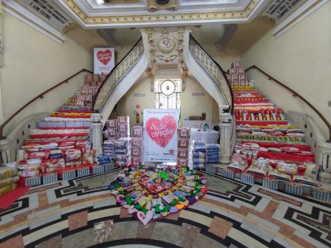 Alimentos doados na sede do fundo. #paratodosverem