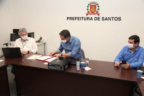 prefeito assina termo de parceria #paratodosverem