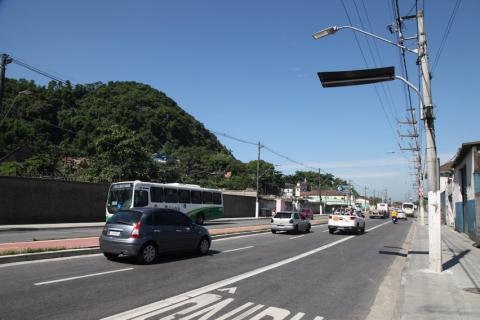 veículos roda em avenida #paratodosverem