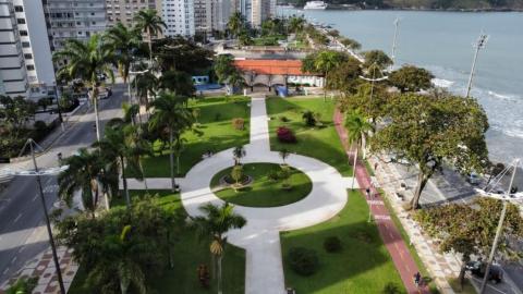 Vista aérea da praça em frente ao Aquário Municipal. #paratodosverem