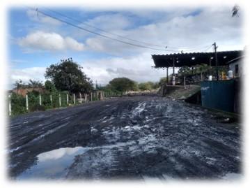 área do antigo aterro da Alemoa, com solo em terra. #paratodosverem