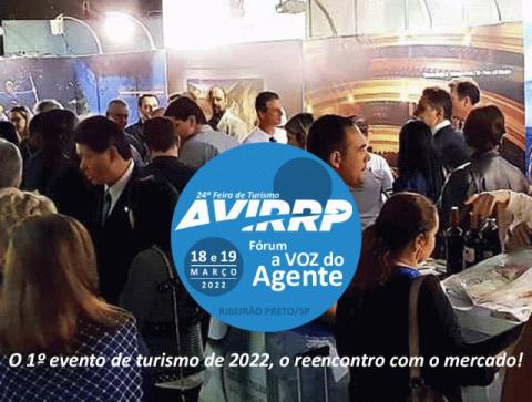 cartaz virtual do evento, com foto de pessoas em uma feira de turismo ao fundo e o selo do evento ao centro. #paratodosverem