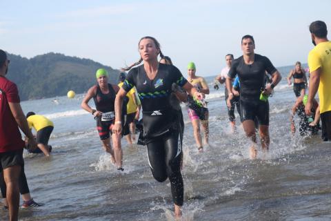 atletas saindo do mar #paratodosverem