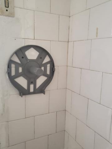 banheiro com parede suja #paratodosverem 