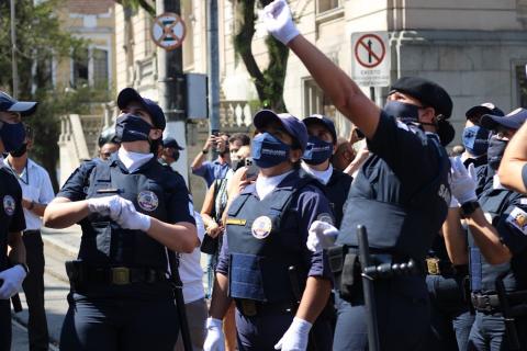 Guardas acenam para cima #paratodosverem