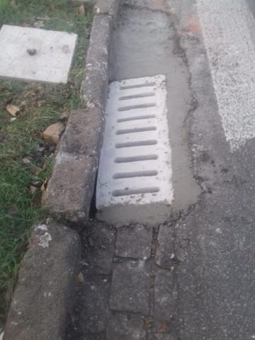 boca de lobo com cobertura de concreto. #paratodosverem