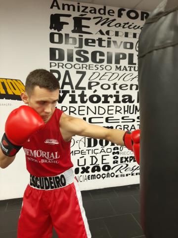 Caio treinando boxe #paratodosverem