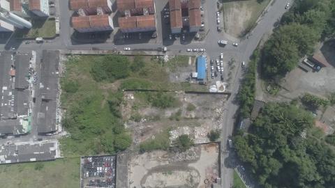 Foto aérea do terreno da Caneleira. #paratodosverem