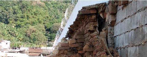 Cerca em cima do muro do cemitério. #paratodosverem