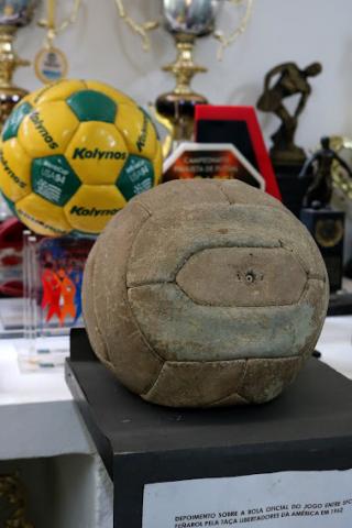 bolas de futebol antifas. #paratodosverem