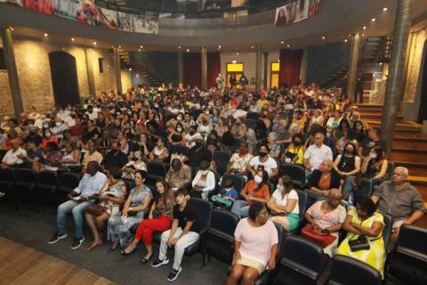 plateia do teatro guarany lotada. #paratodosverem