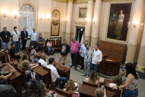 sala princesa isabel em santos com autoridades diante de grande público. #paratodosverem