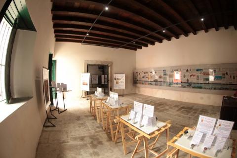 espaço interno com exposição #paratodosverem