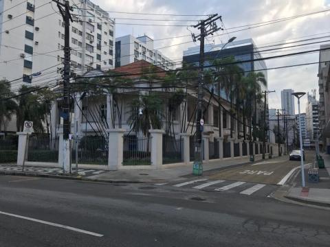 Fachada do imóvel onde funciona agência da Caixa Econômica. #pracegover