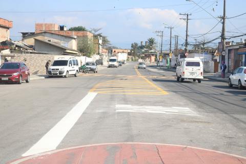 trecho da avenida com pintura de solo. #paratodosverem