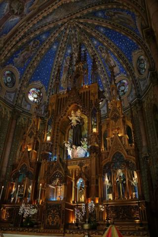 O altar principal da igreja no seu interior. #paratodosverem
