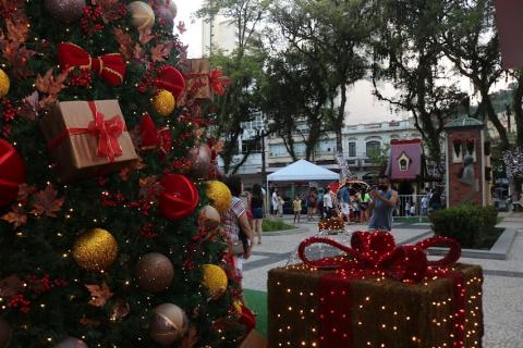 decoração na praça mauá #paratodosverem