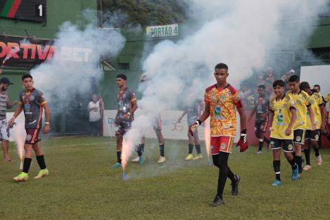 jogadores entrando em campo  #paratodosverem 