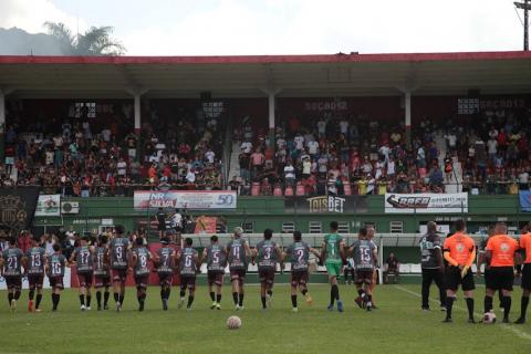 jogadores se apresentam para a torcida  #paratodosverem 