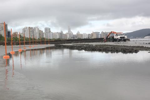 caminhão atua na obra #paratodosverem 