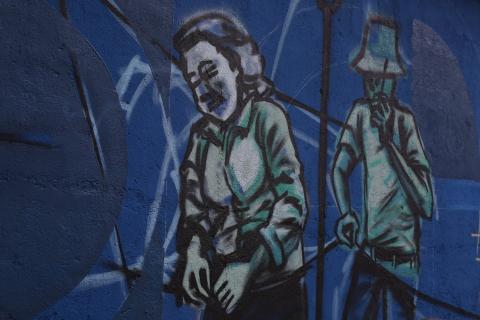 muro já grafitado com figura de mulher #paratodosverem