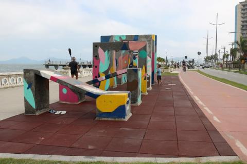 parkour com piso de borracha na orla da praia #paratodosverem