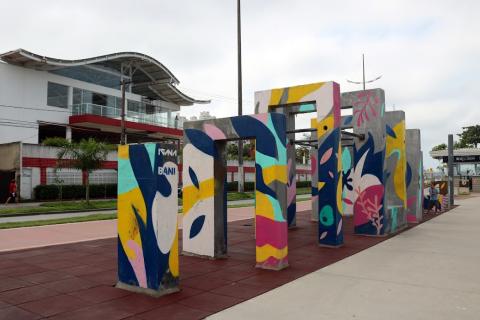 parkour com piso de borracha na orla da praia #paratodosverem