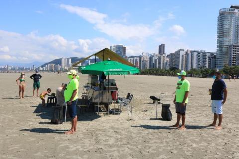 carrinho de ambuante na praia #paratodosverem