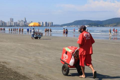 ambulante de sorvete na praia #paratodosverem 