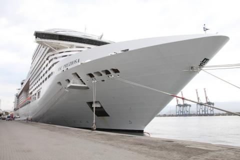 navio atracado em santos #paratodosverem
