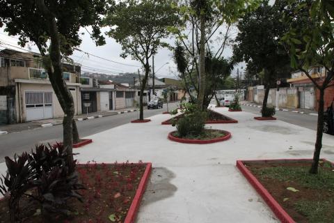 trecho de praça #paratodosverem