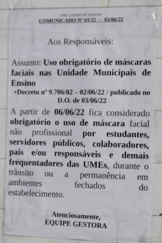 aviso sobre máscara afixado em unidade municipal de educação. #paratodosverem