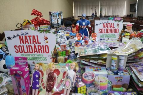 brinquedos na sede do fundo #paratodosverem