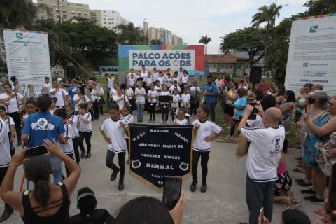 apresentação de crianças #paratodosverem 