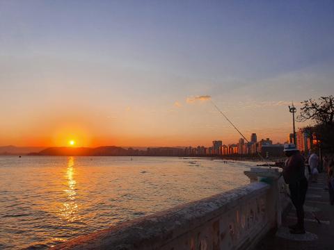 Pôr do sol na Ponta da Praia. #paratodosverem