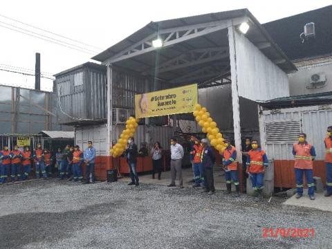 Funcionários reunidos em evento do setembro amarelo #paratodosverem
