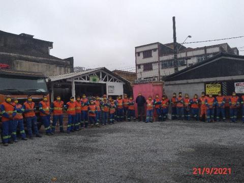 Funcionários reunidos #paratodosverem