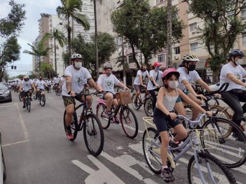 pessoas pedalando #paratodosverem