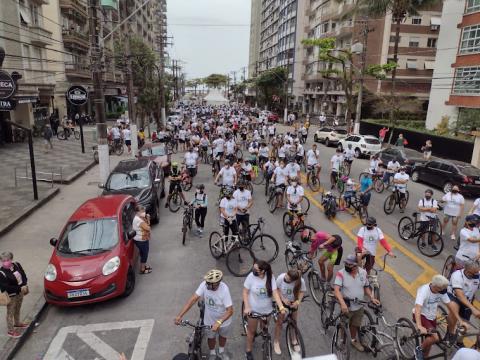 pessoas pedalando #paratodosverem