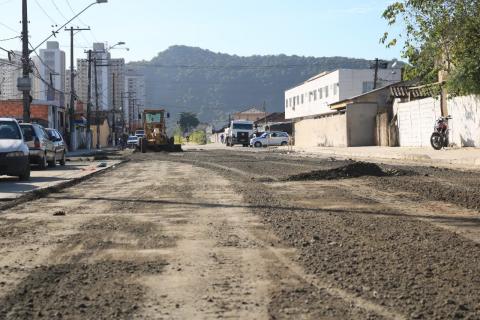 Rua coberta por areia. #paratodosverem